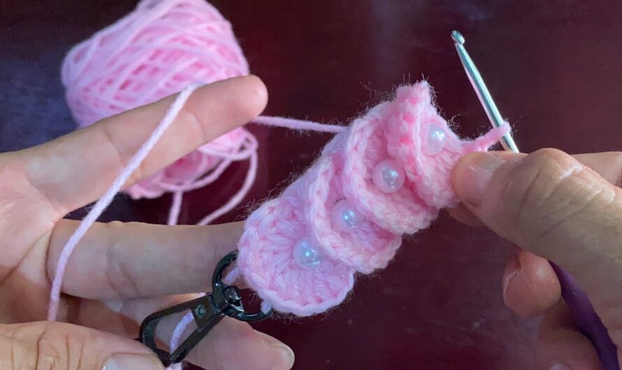 Beautiful Crochet Keychain: A Quick & Charming Handmade Project