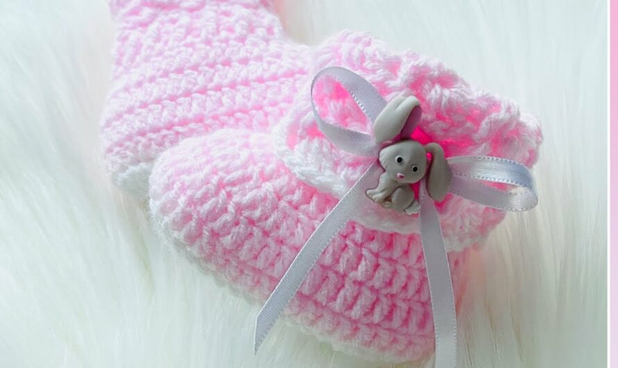 Crystal Waves Crochet Stitch Baby Booties: A Delicate Blend of Elegance and Comfort