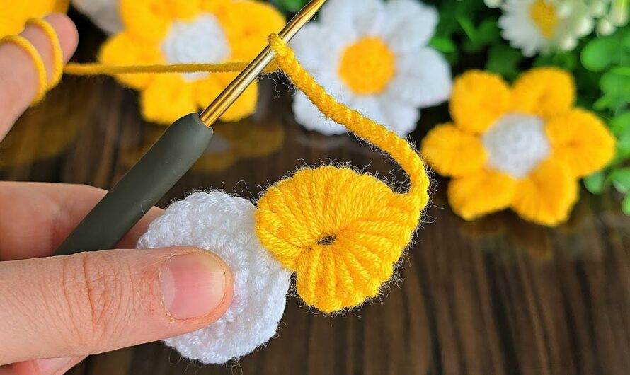 BEAUTIFUL: Make Your Own Colorful Crochet Flowers Keychain at Home